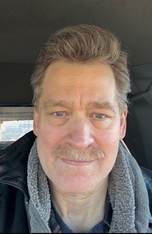 DLR7 is Single in Anchorage, Alaska, 1