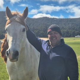 coatofcolors is Single in St Helens, Tasmania, 5