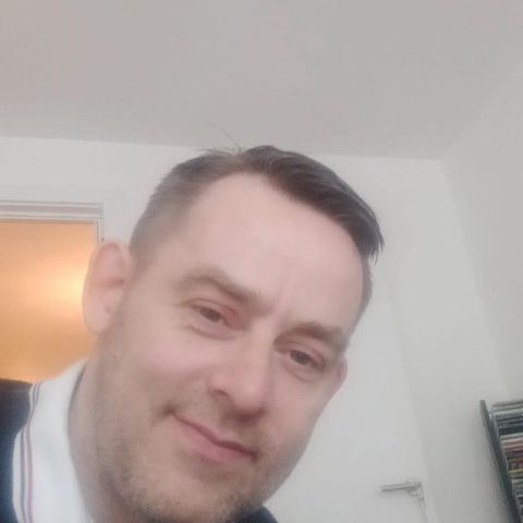 Ricky42 is Single in London, England, 4