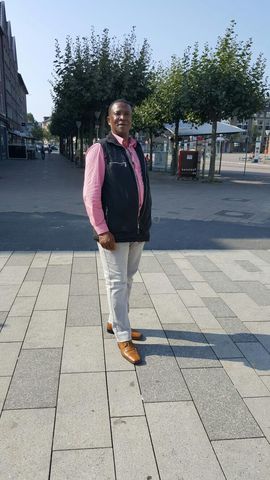 Carlos4real is Single in Dueren, Nordrhein-Westfalen