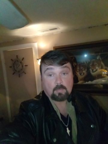 Drumming01 is Single in Collinsville, Alabama, 2