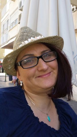 Cristina83 is Single in Wantage, England, 4