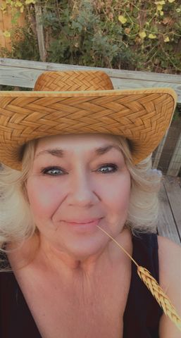 Deb712 is Single in Sioux city, Iowa, 3