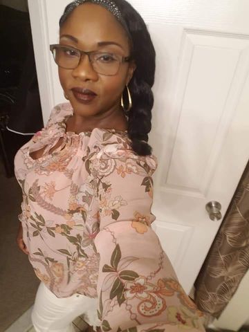 Queenbarb is Single in Huntersville, North Carolina, 5