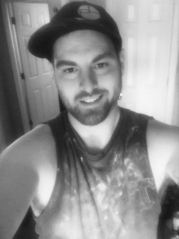 dustin2424 is Single in maryville, Tennessee, 4