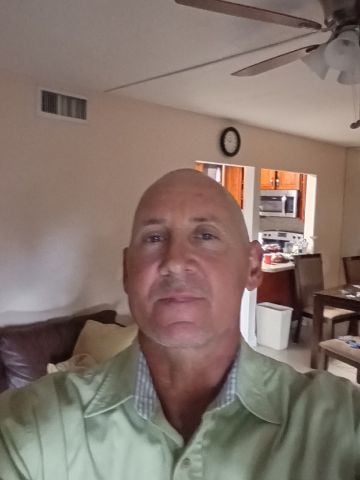 Brucebse is Single in West Palm Beach, Florida, 1