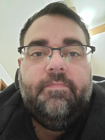 MidwestGuy75 is Single in Schiller Park, Illinois, 4