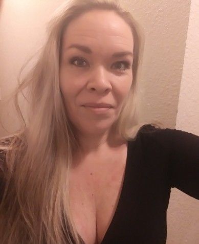 Steff77 is Single in Lincoln, California, 3
