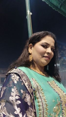 Khalida is Single in Lahore, Punjab, 1