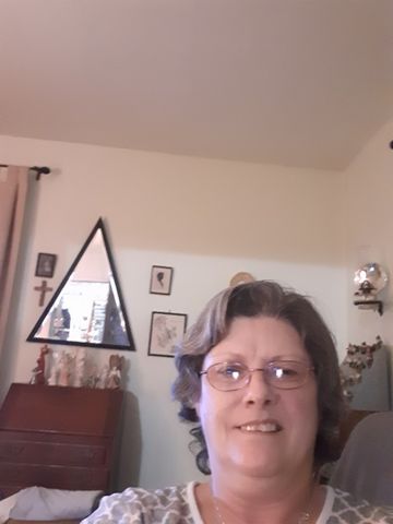 Valeriecawrse is Single in Middleburg Hts, Ohio, 1
