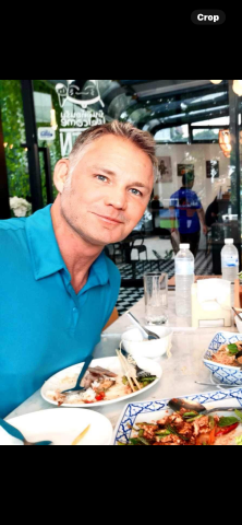 Cfret is Single in laguna beach, California, 5