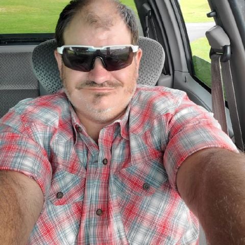 dustincowboy4x4 is Single in Cleveland, Tennessee, 1
