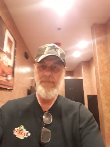 cowboyfan68 is Single in Evansville, Wyoming, 3