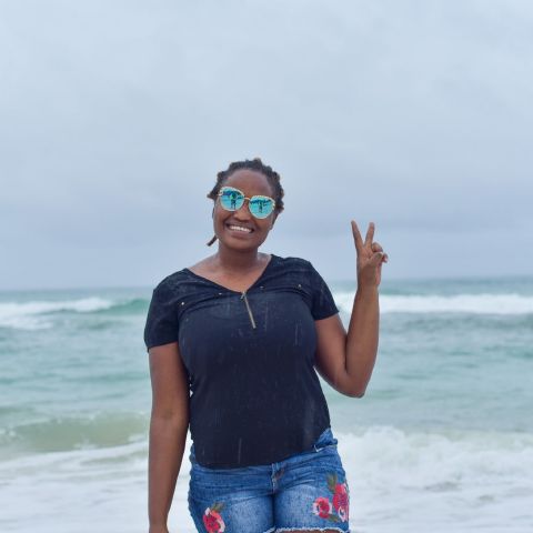 Essywanja28