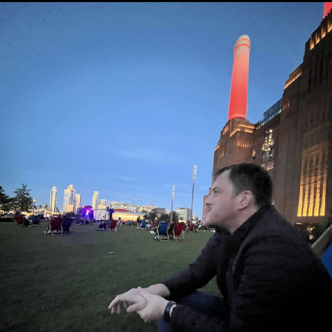 Anton432 is Single in London, England, 3