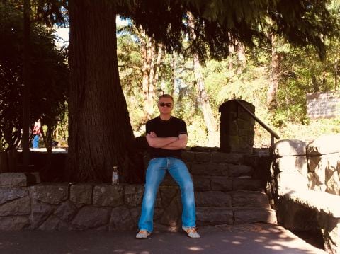 azbon is Single in Portland, Oregon, 2