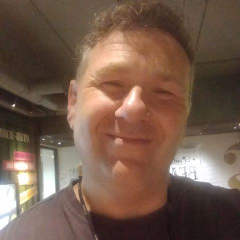 QuoVadis72 is Single in Rotterdam, Zuid-Holland, 2