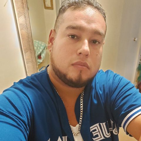 D_amador is Single in Scarborough, Ontario