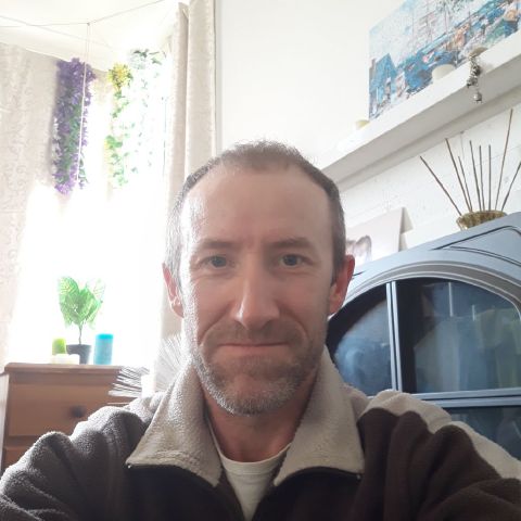 J1990TasAUS is Single in Hobart, Tasmania, 1