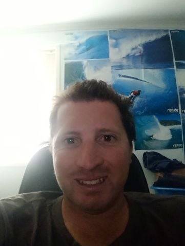 cgibb7 is Single in Coniston, New South Wales, 1