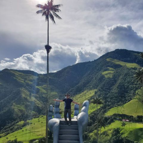 Ektor is Single in Tampa, Florida, 1