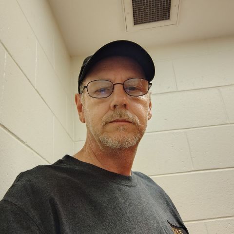Snapp74 is Single in Lafayette, Indiana, 3
