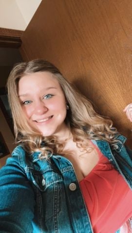 Chloee238 is Single in Reedsville, Wisconsin