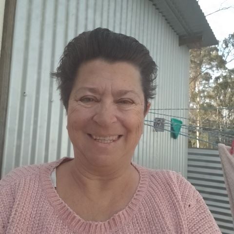 Linda106 is Single in Booie, Queensland