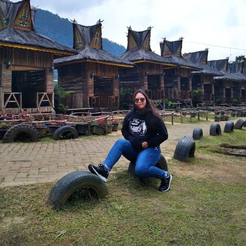 Thania26