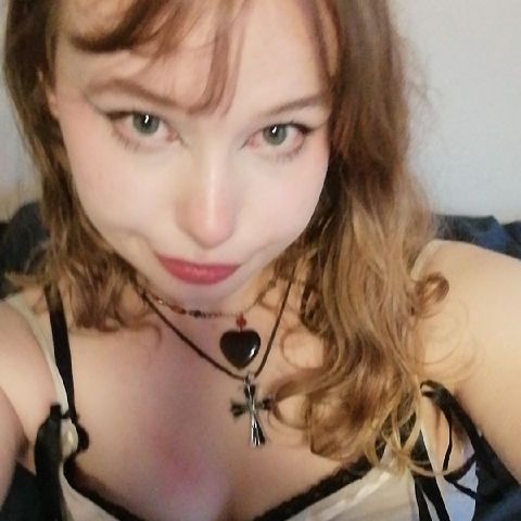 amytrinity is Single in Bedford, England, 3