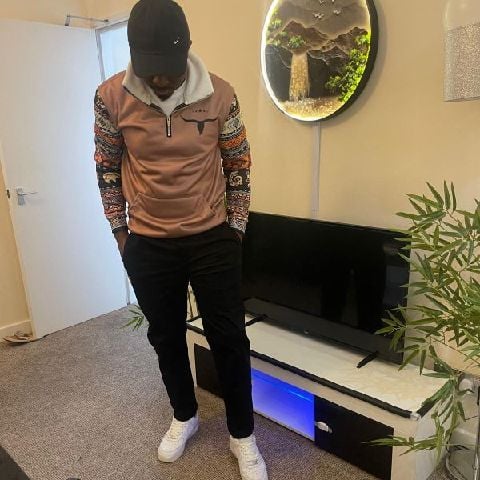 Lawrence181 is Single in Chesterfield, England, 6