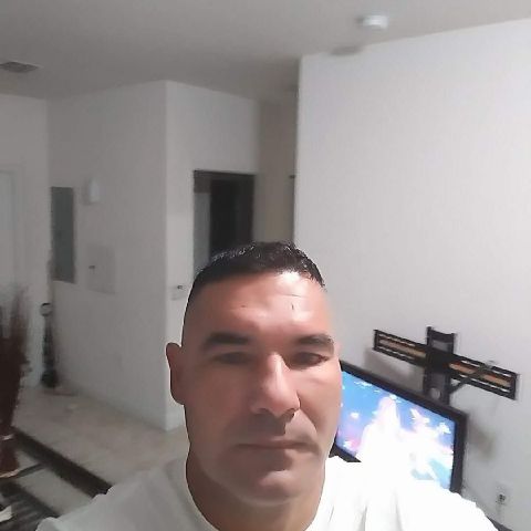 robertocapo is Single in Miami, Florida