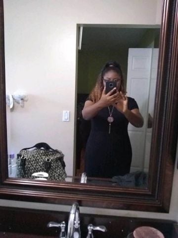 julielovesfl is Single in Pompano Beach, Florida, 4