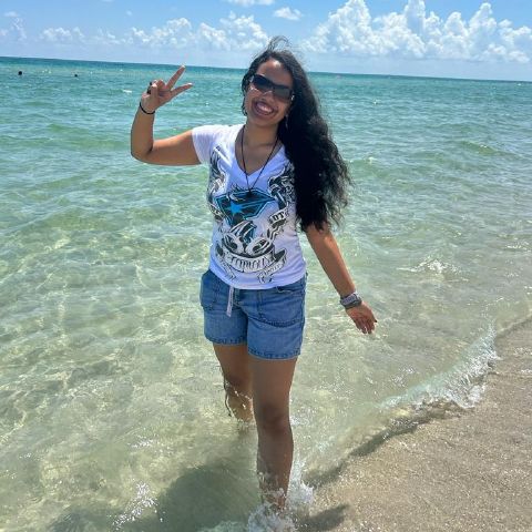 Deeani is Single in Hollywood, Florida, 1