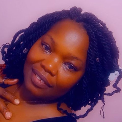 Caroline25474