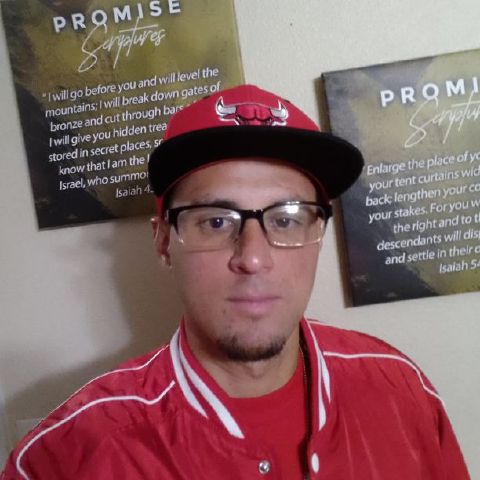 Marcos35vob is Single in Barstow, California, 2