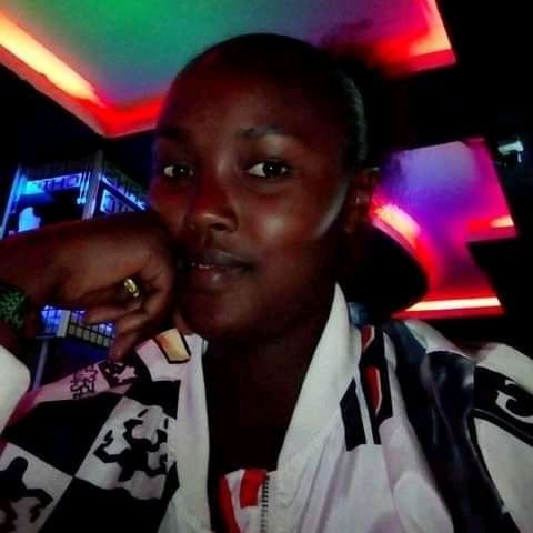 essy79iu