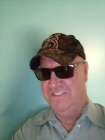 timt55 is Single in Six mile sc, South Carolina, 3