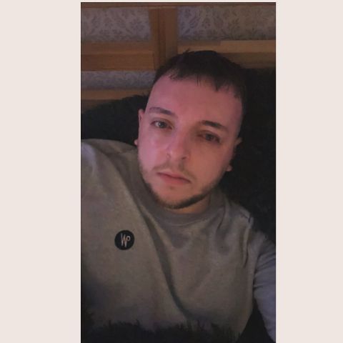 adamh97 is Single in Newton-le-willows, England, 2