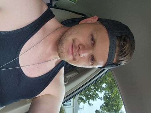 ItsJustVladBro is Single in Sedalia, Missouri, 2