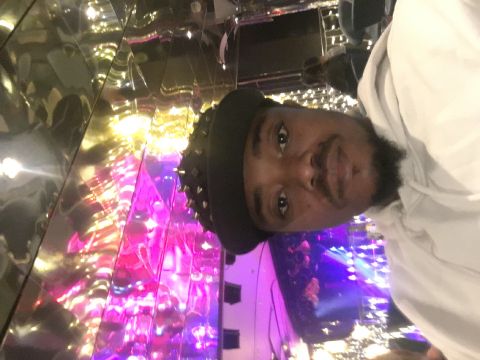 Aj100240 is Single in Glen Ellyn, Illinois, 2