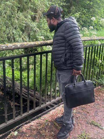 Henrybills07 is Single in Croydon, England, 3