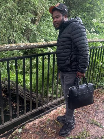Henrybills07 is Single in Croydon, England, 4