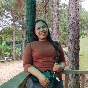 Valeen24