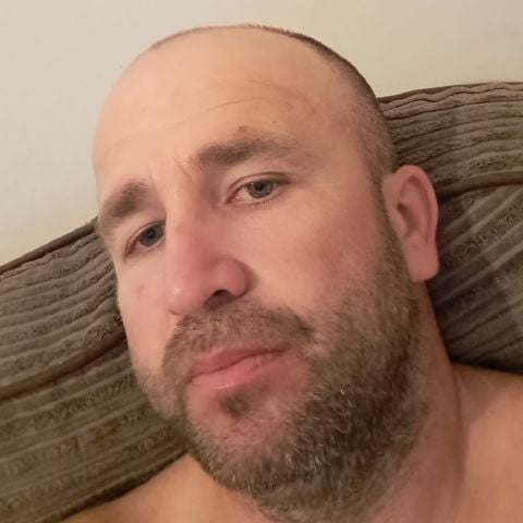 Andi00 is Single in Gravesend, England, 3