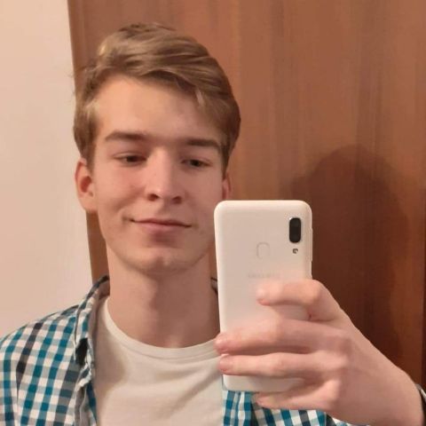 Kristof02 is Single in Üllő, Pest, 2