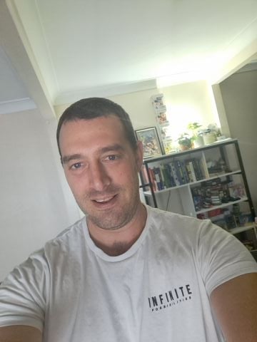 MrRoss316 is Single in Loganlea, Queensland, 2