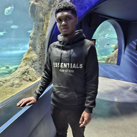 Thoma123 is Single in Baie Du Tombeau, Grand Port, 2