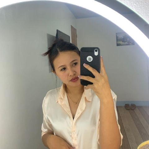 Crishia12