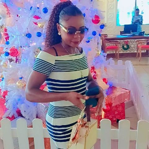 Christine25483